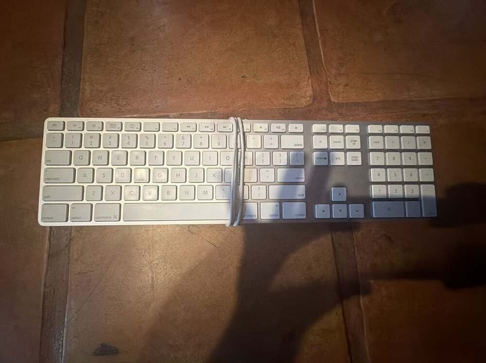 Apple Wired USB Keyboard With Numeric Keypad A1243 PARTS ONLY